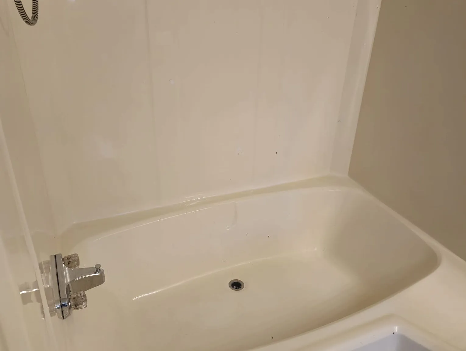 3 bed, $1,200 — Photo 2