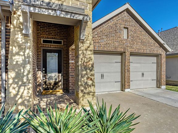 4th image of 2416 Burberry Ln