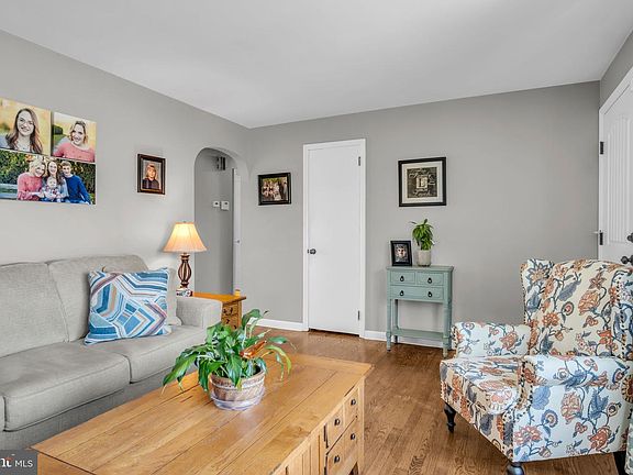 5th image of 81 Peach Ave