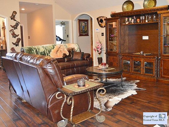 3rd image of 204 Winding Way Dr