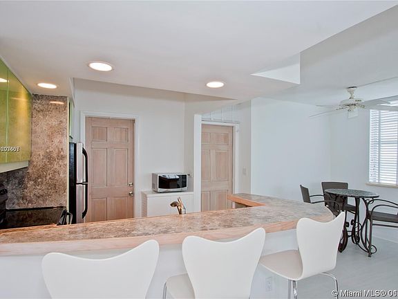 3rd image of 301 Ocean Dr APT 509