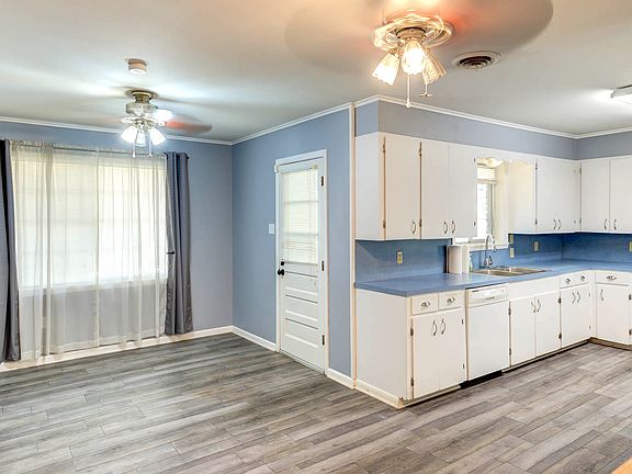 5th image of 909 Nella St