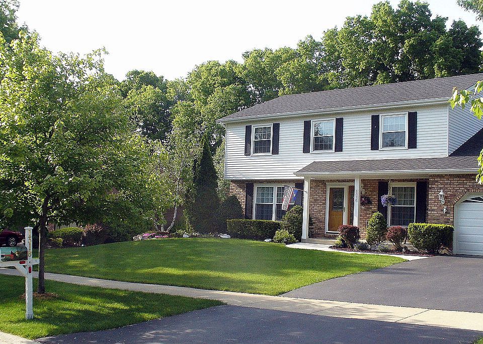 2nd image of 1318 Crestwood Ct
