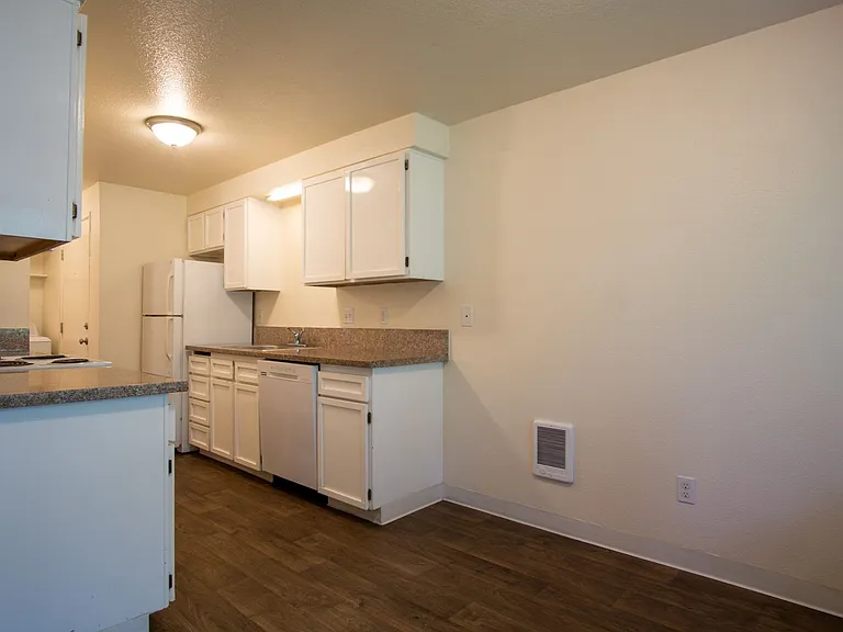 2628 NE Red Sunset Dr — Photo 3