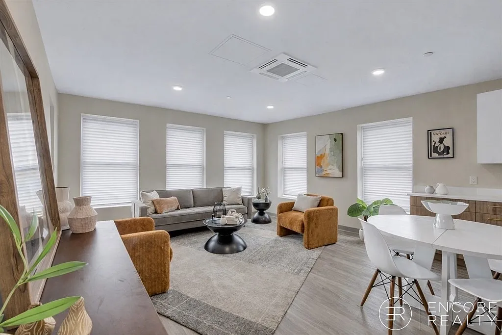 2 bed, 850 sqft, $3,200 — Photo 4