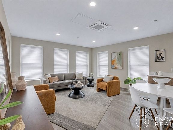 2nd image of 378 Cummins Hwy #202