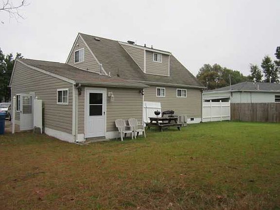 3rd image of 4752 Deerfield Ln