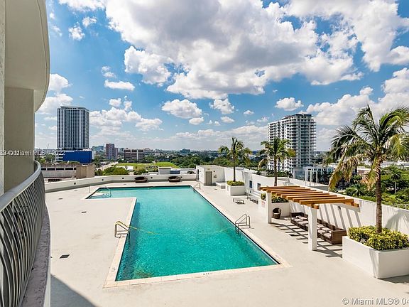 3rd image of 1750 N Bayshore Dr APT 3114
