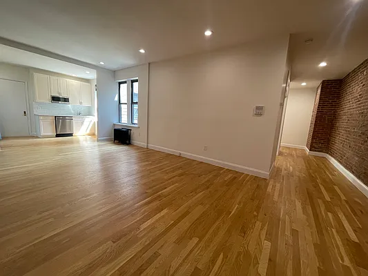 Rented by PMG Real Estate  | media 11