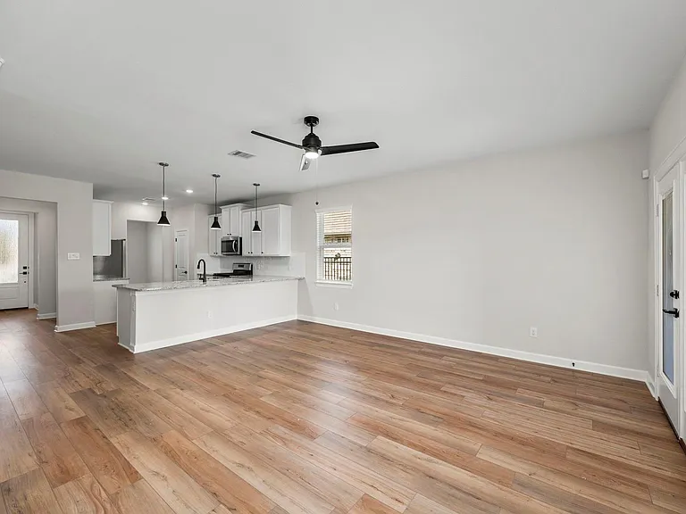 3052 Sorrento Hill Dr — Photo 7