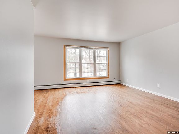 4th image of 505 S Van Buren St #106