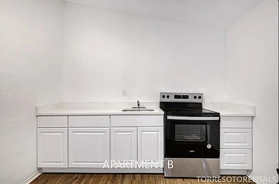 2nd image of 224 Bee St #B