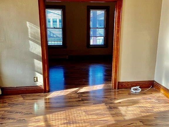 4th image of 105 E End Ave