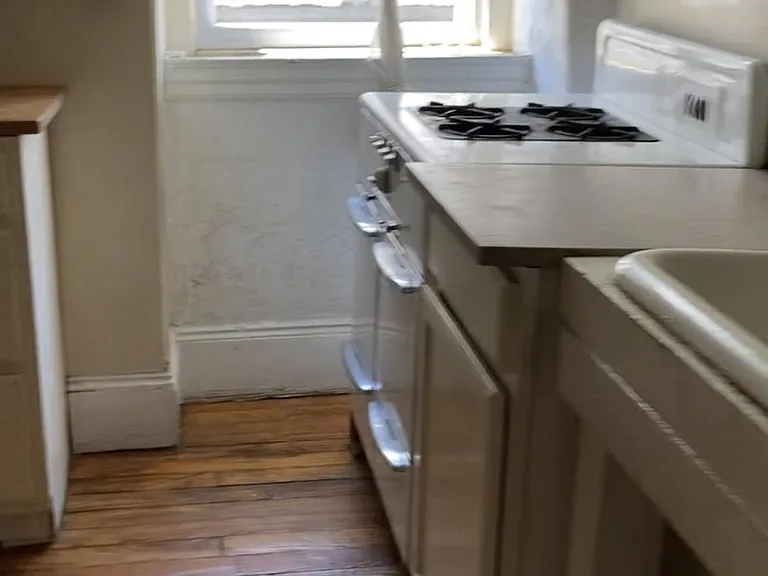 Kitchen- original stove and sink!