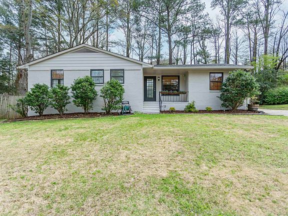 2nd image of 1621 Cresthill Rd