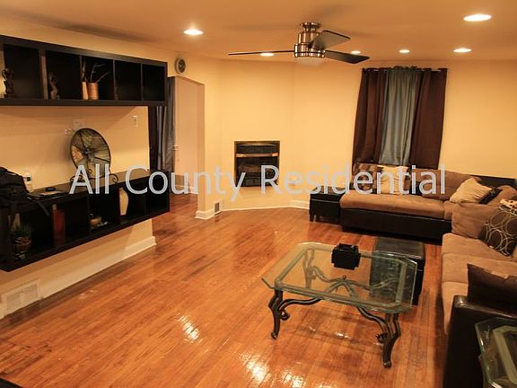 3rd image of 606 W South Ave