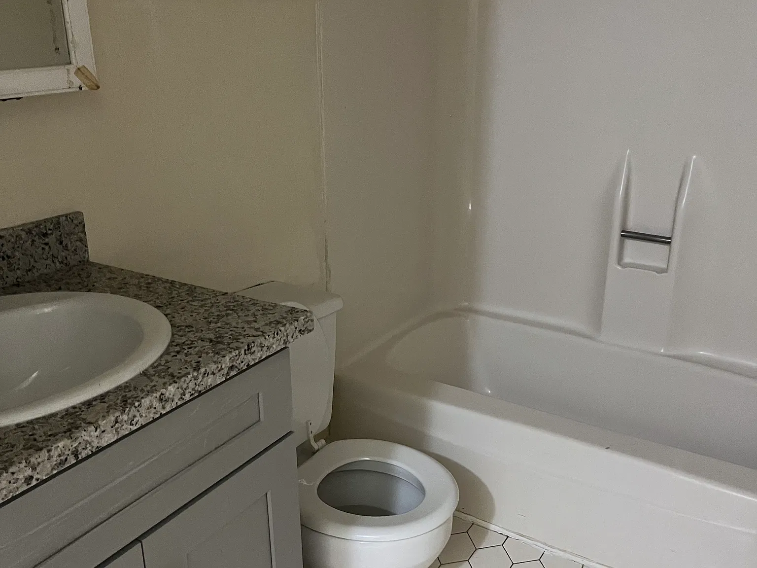 3 bed, 2.5 bath, 1300 sqft, $1,650 — Photo 4