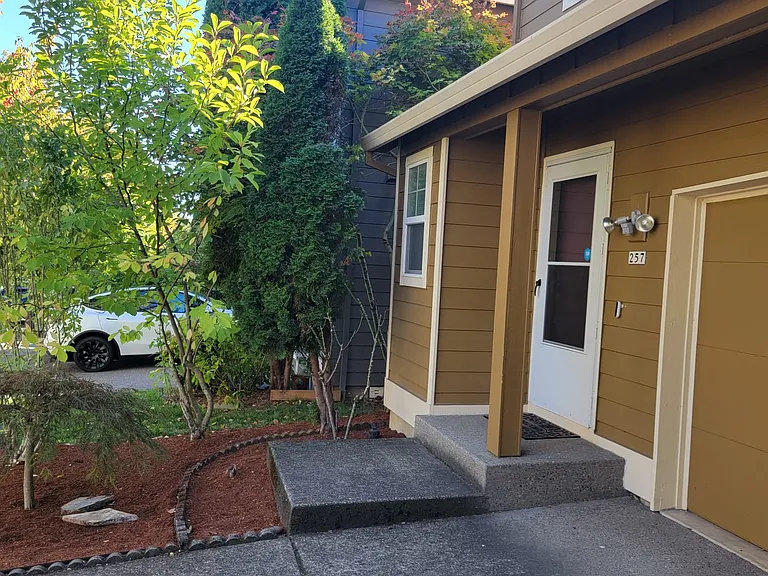 257 NW 208th Ave — Photo 2