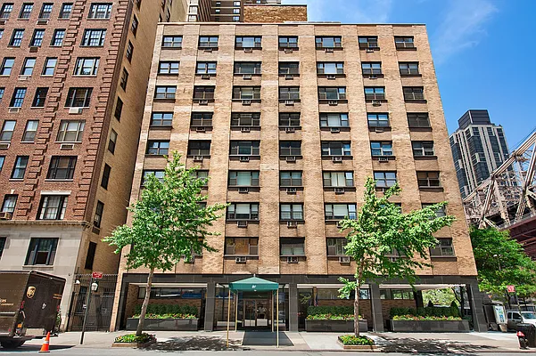 Rented by Akam Sales and Brokerage | media 6