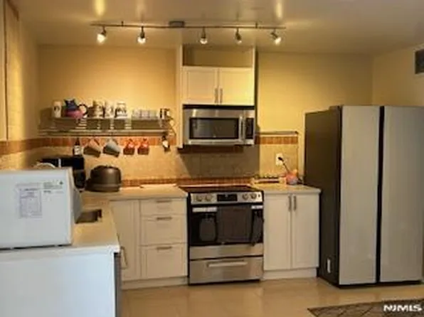 770 Anders Anderson Ave #4A, Cliffside Park, NJ 07010