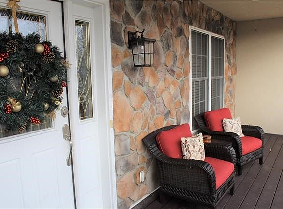 4th image of 34 Hammer Ln
