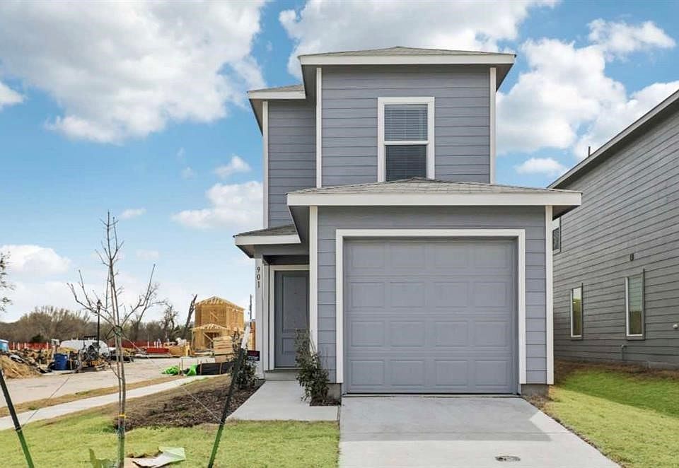 1st image of 901 Blue Heron Dr