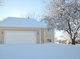 1128 Fox Run Rd, Waconia, MN 55387