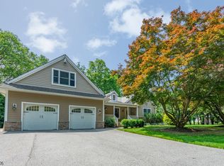 159 Paradise Rd, Oak Ridge, NJ 07438