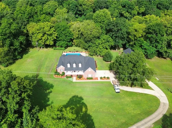 82 Cahaba St, Centreville, AL 35042