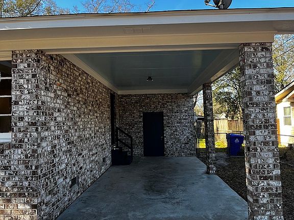 5th image of 4735 Yardley Dr APT A