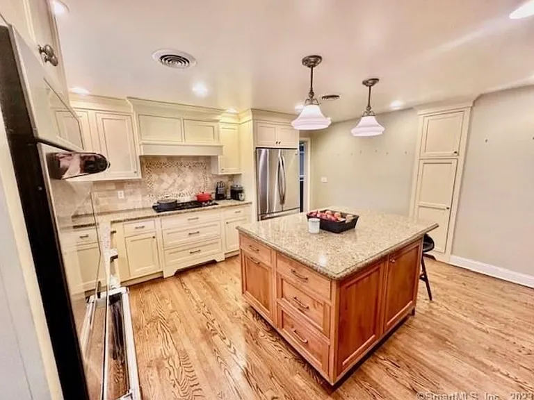 71 High Point Rd — Photo 6