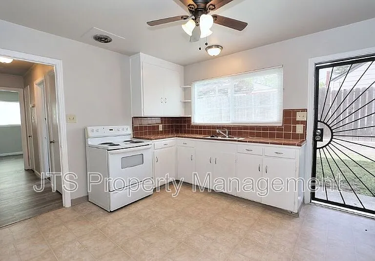 4439 V St #1 — Photo 32