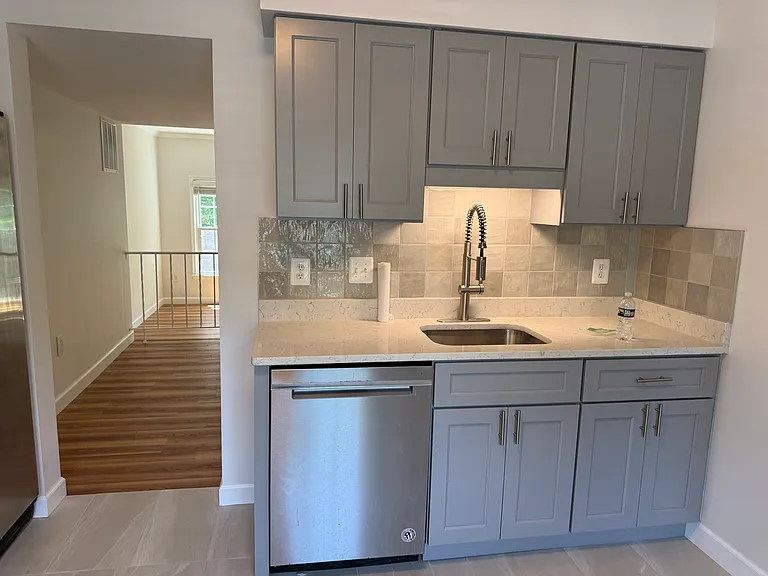 3245 Foothill St — Photo 2
