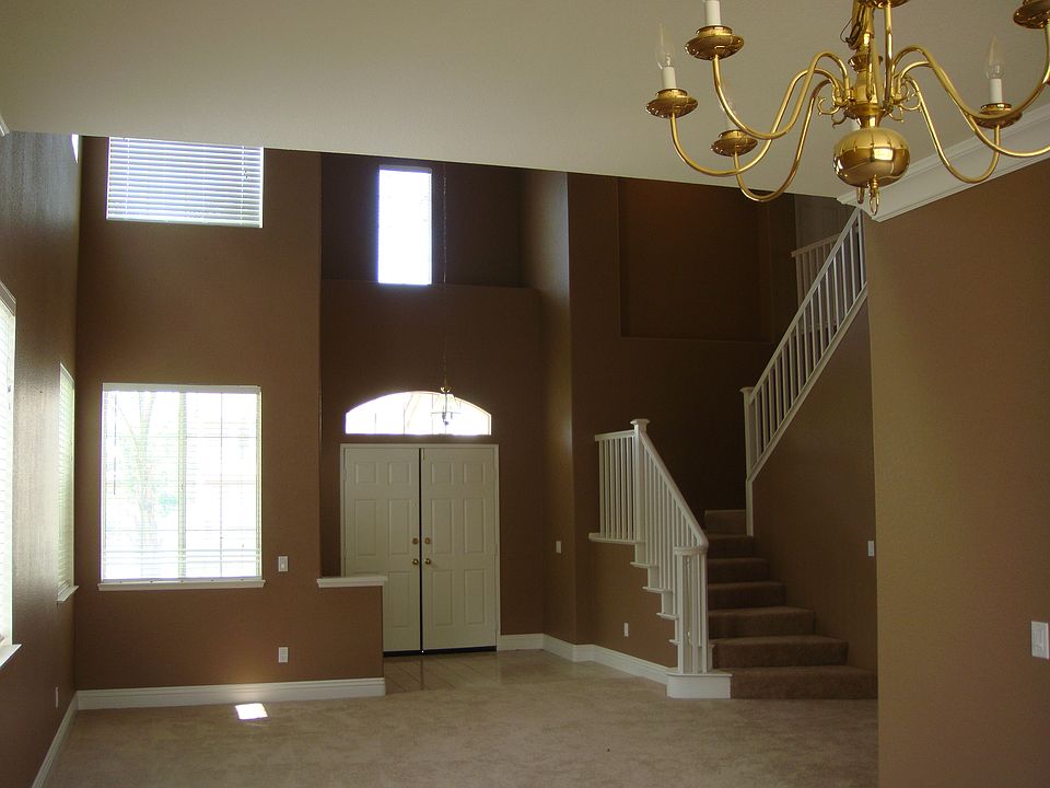 2nd image of 940 Riverview Cir