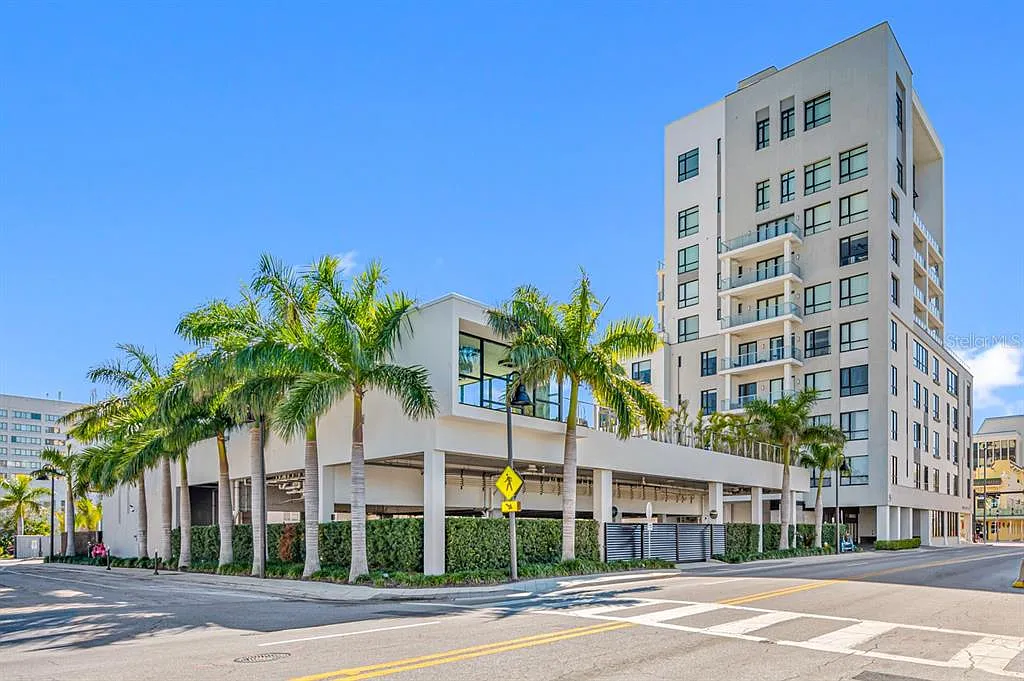 2 bed, 2.0 bath, 1187 sqft, $3,800 — Photo 2