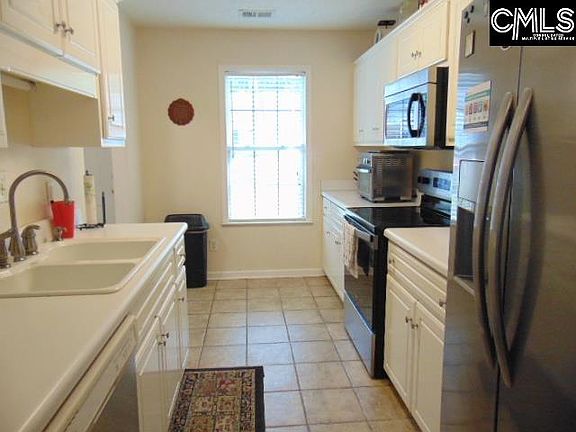 3rd image of 215 Waverly Ct