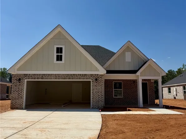 2310 Lake Shadow Ln, Opelika, AL 36801