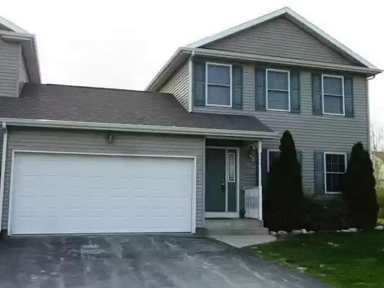 1476 Stonefield Dr — Photo 2