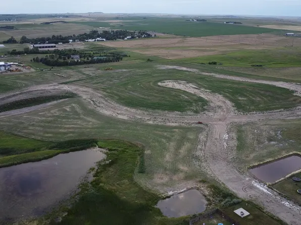 4510 Blackstone Ln NW, Mandan, ND 58554
