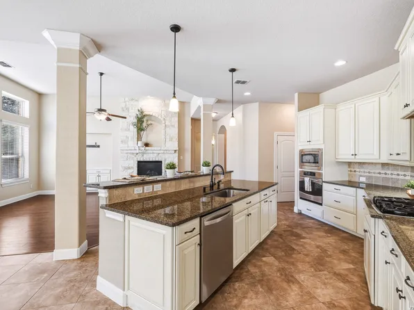 1002 Gazania Hill, San Antonio, TX 78260