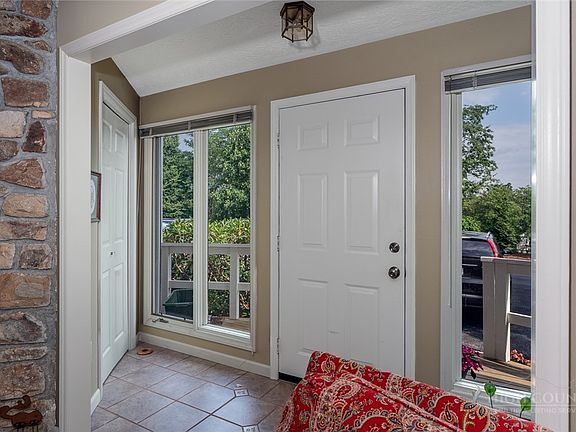 3rd image of 123 Pinnacle Avenue #5