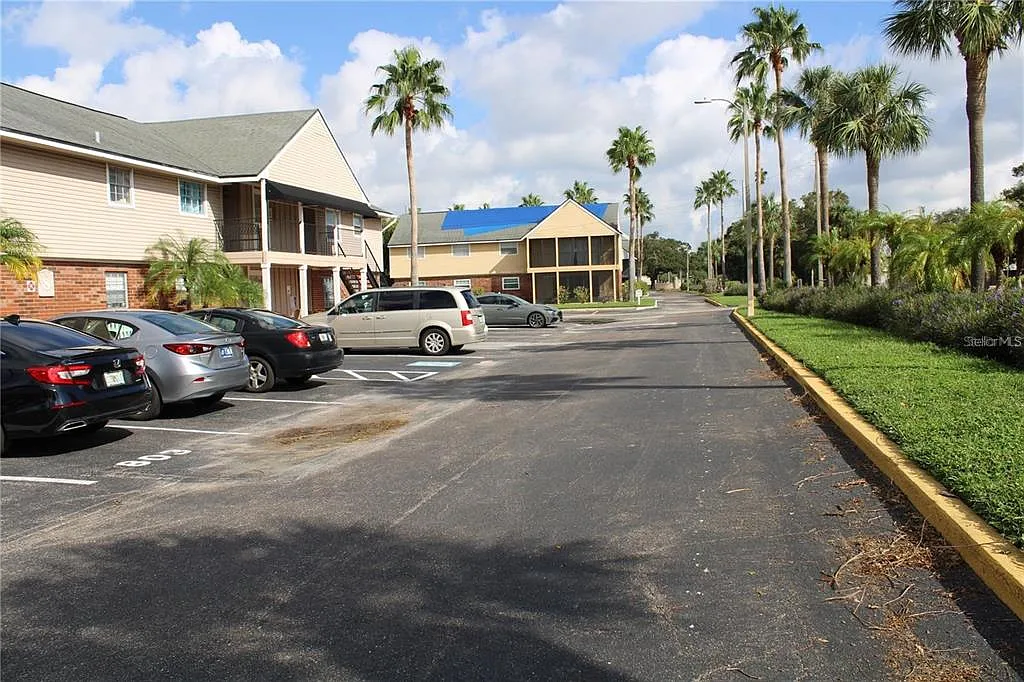 Building Photo - 200 Country Club Dr #802