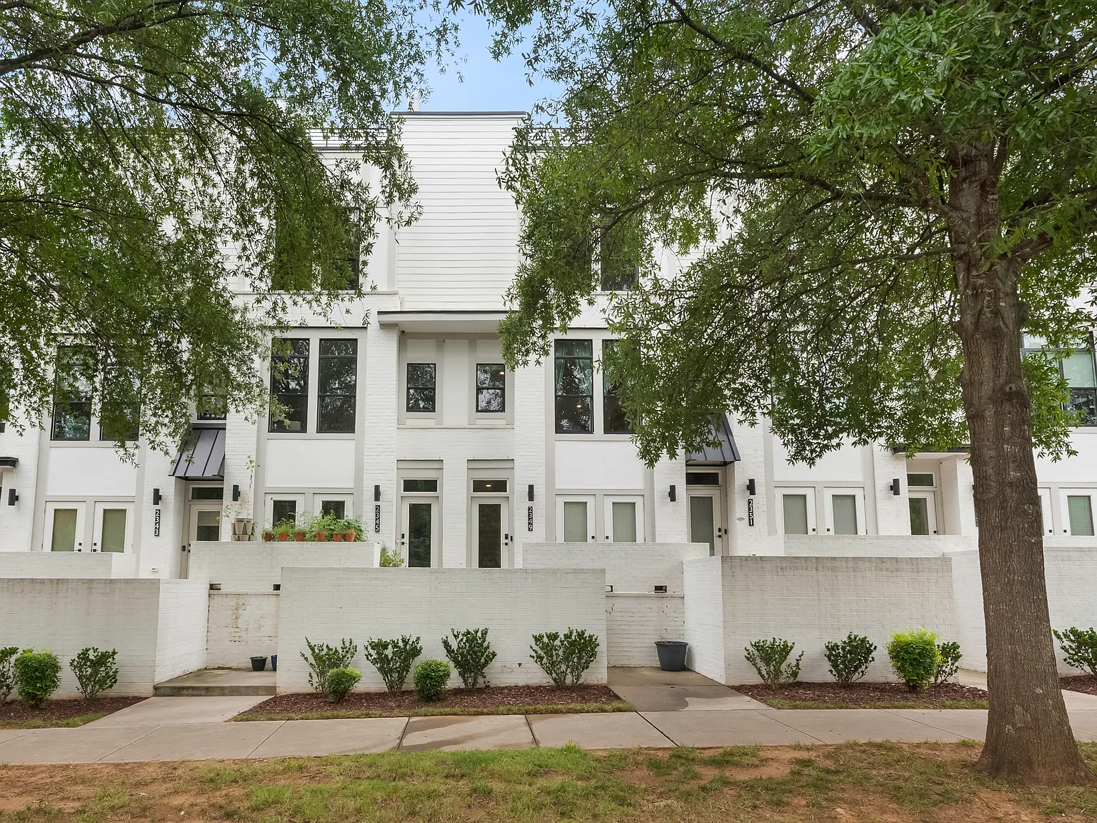 3 bed, 3.5 bath, 1730 sqft, $3,300 — Photo 1