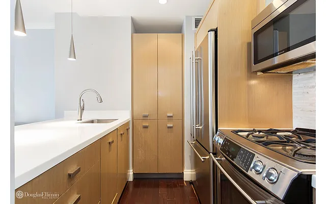 Rented by Douglas Elliman | media 23