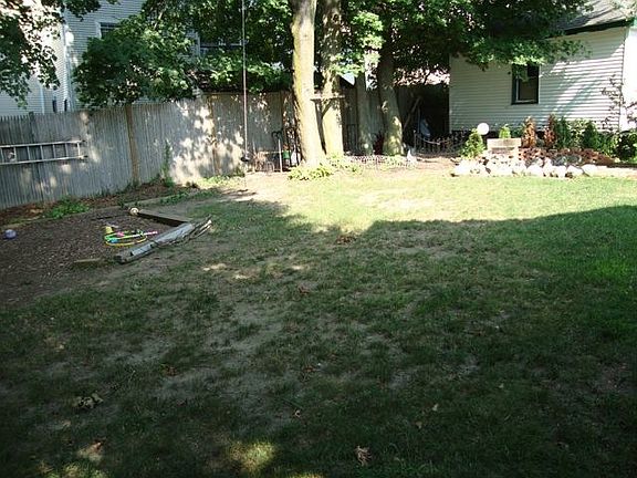 5th image of 78 Goddard St #1