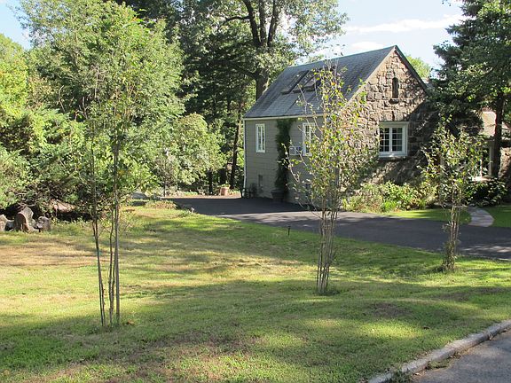 2nd image of 8 Southgate Ave