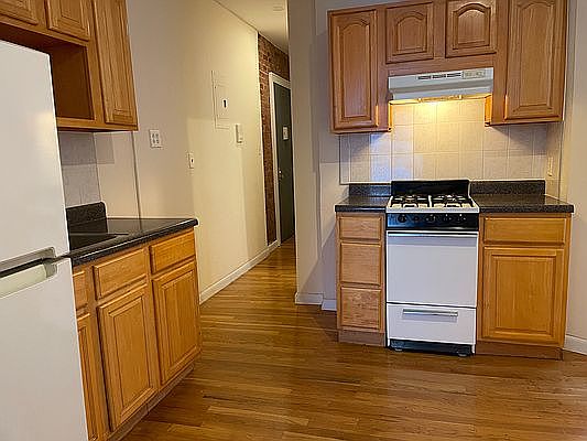 4th image of 24-35 Steinway St #9
