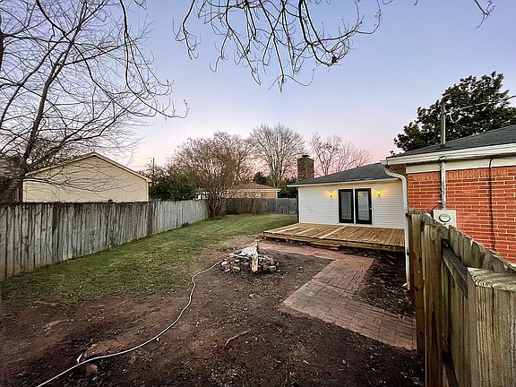 2nd image of 400 21st St E