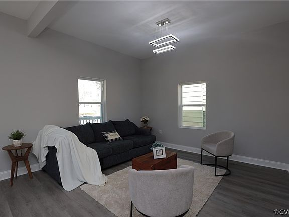 4th image of 940 Farmer St