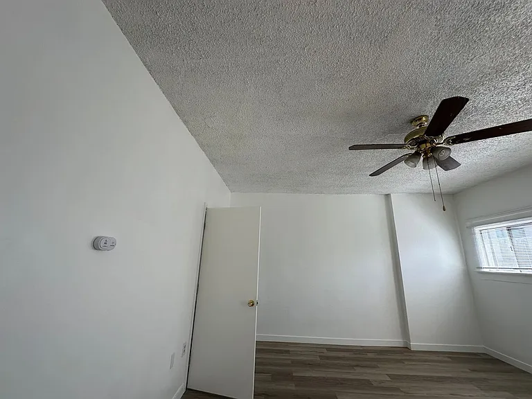901 S Vermont Ave — Photo 16